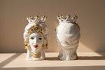 Carica l'immagine nel visualizzatore di Gallery, Coppia Teste di Moro “Trecce &amp; Perle Oro”  – Ceramica di Caltagirone Fatto a Mano
