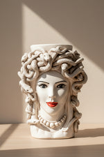 Carica l'immagine nel visualizzatore di Gallery, Testa di Moro “Medusa” in Ceramica di Caltagirone H40cm – Realizzata e Dipinta a Mano
