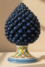 Carica l'immagine nel visualizzatore di Gallery, Pigna con piede Decorato  – Ceramica artigianale di Caltagirone
