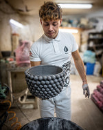 Carica l'immagine nel visualizzatore di Gallery, Portavaso Pigna in Ceramica Artigianale
